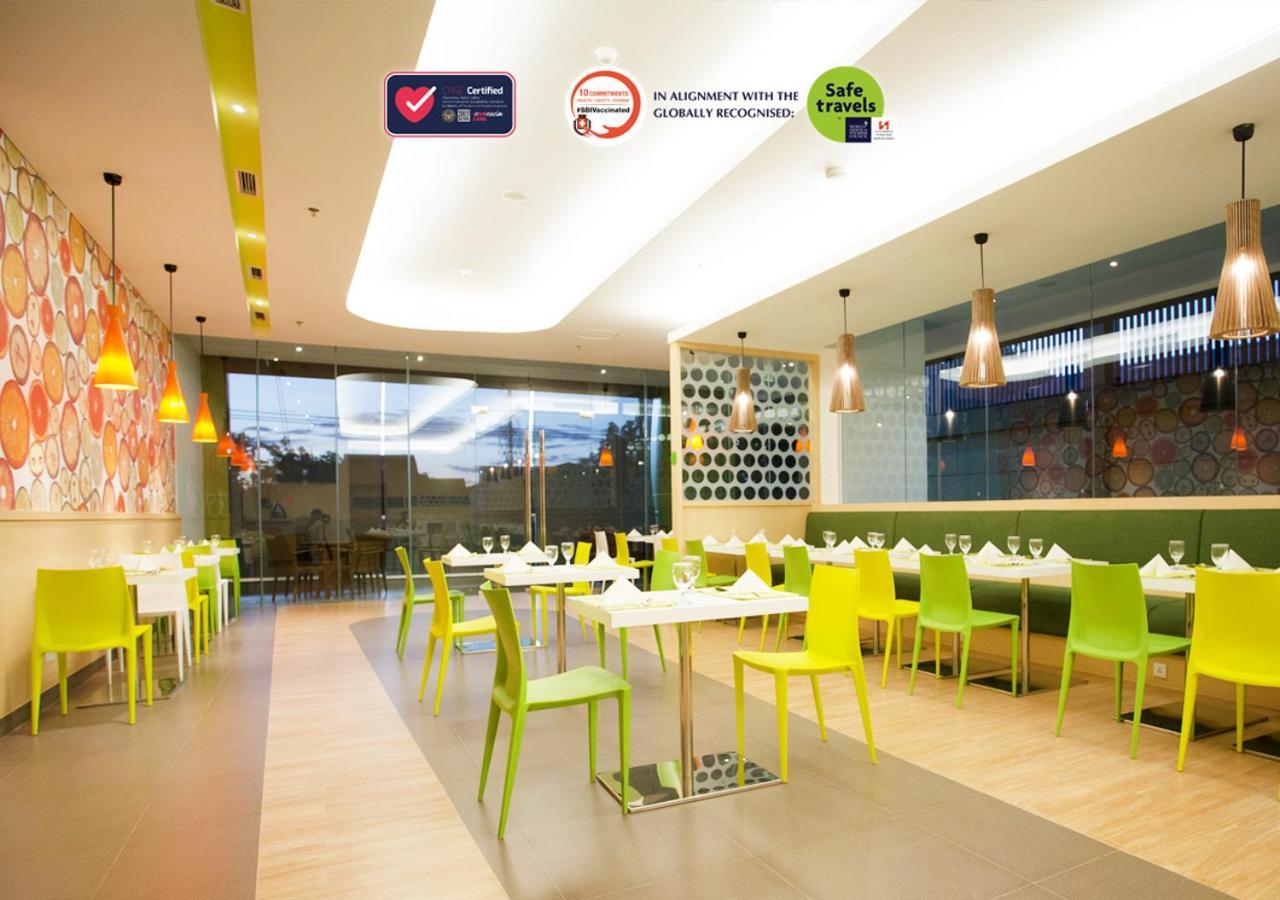 Hotel Zest Jemursari 3*