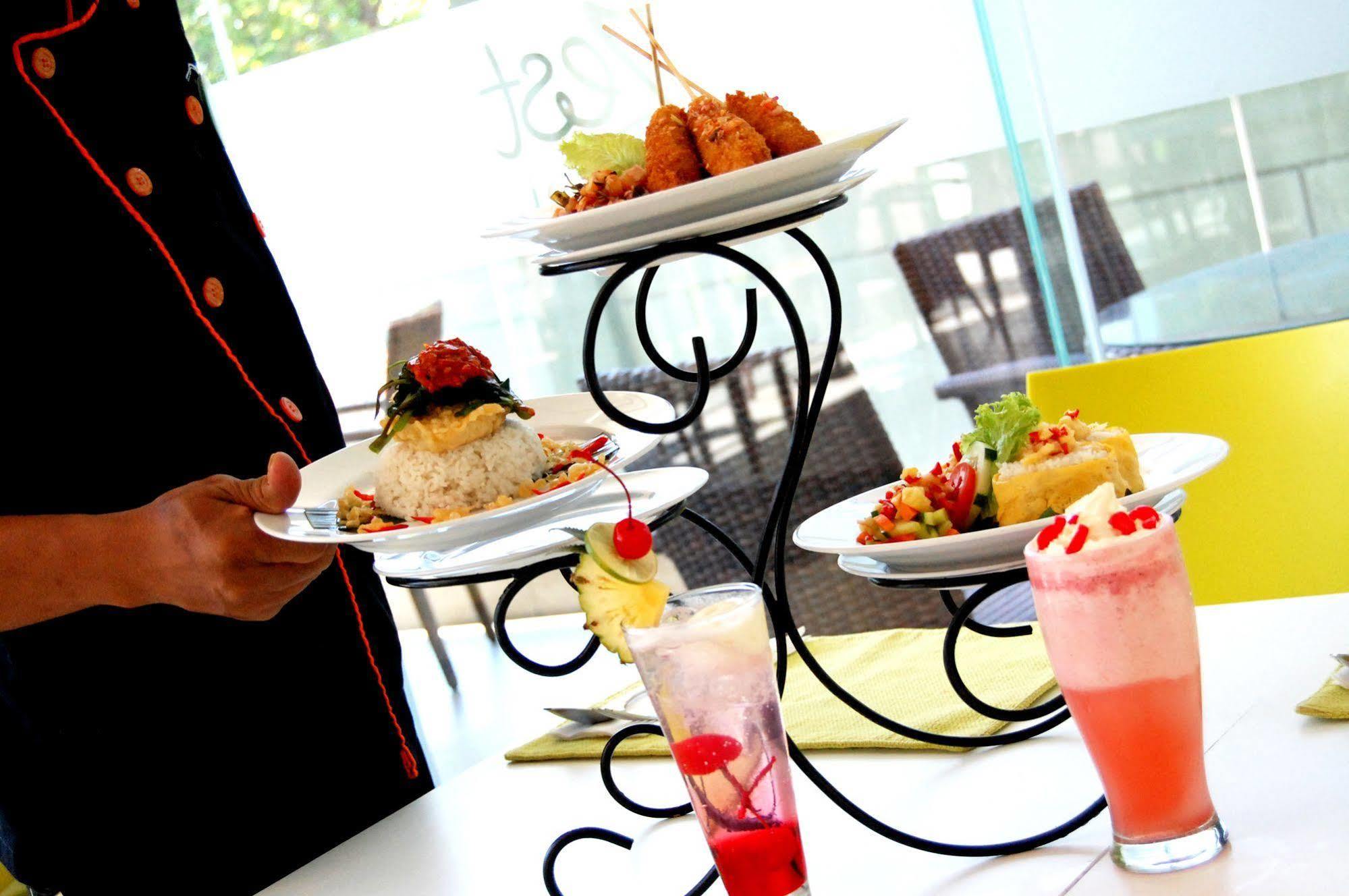 Zest Jemursari Hotel 3*