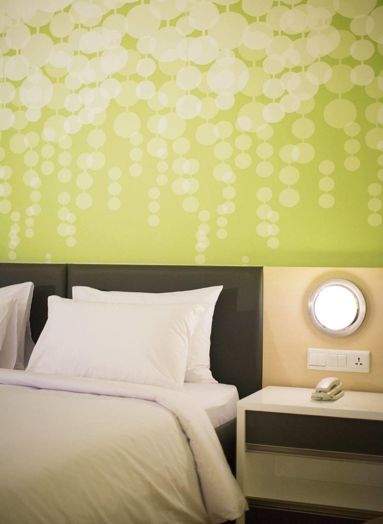 Hotel Zest Jemursari 3*