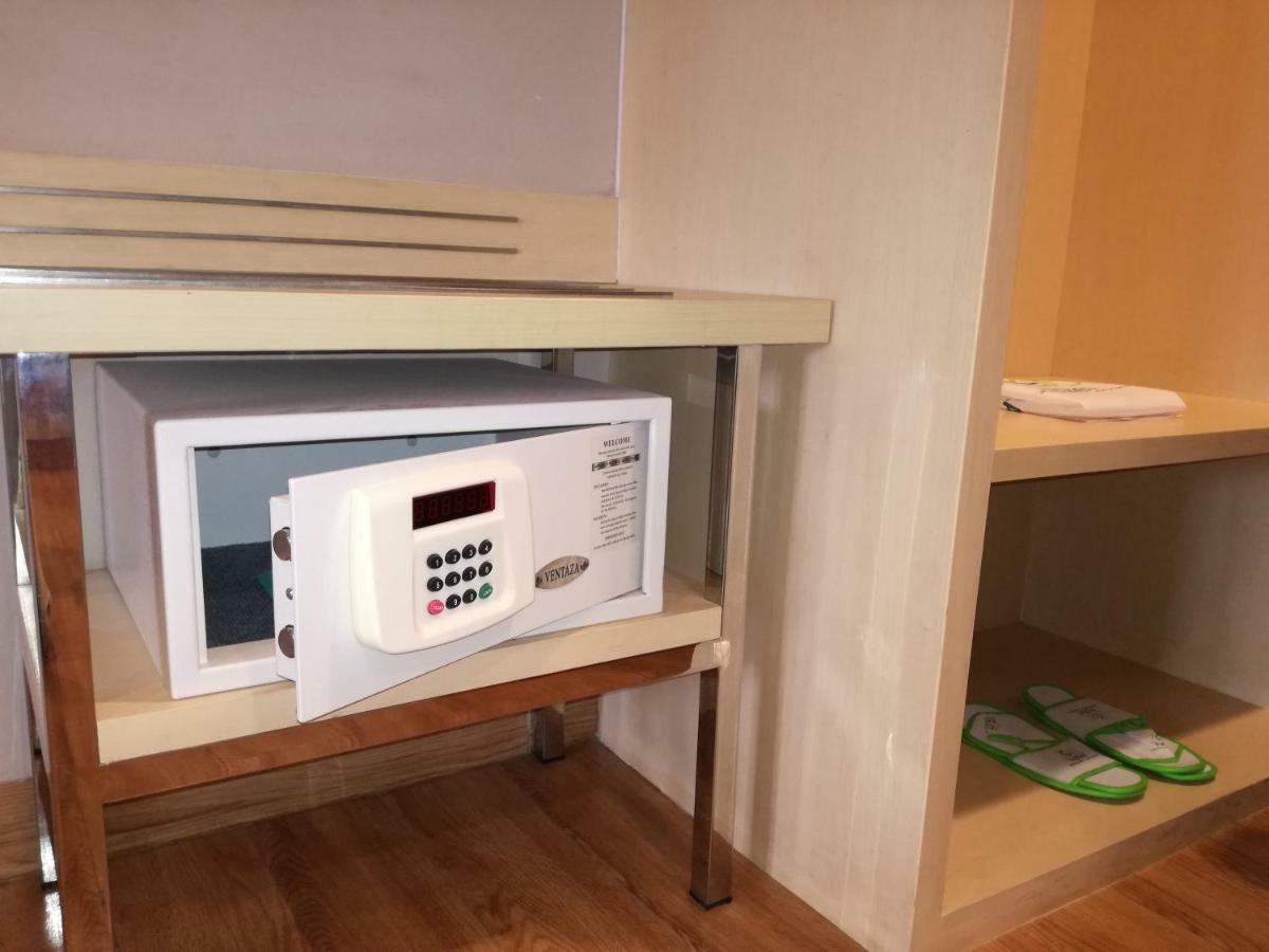 Hotel Zest Jemursari Surabaya